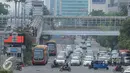 Suasana Jembatan Penyeberangan Orang (JPO) di kawasan Thamrin, Jakarta, Jumat (20/11). Gubernur DKI Jakarta Basuki T Purnama akan menghilangkan JPO di sepanjang Jalan Sudirman-MH Thamrin. (Liputan6.com/Faizal Fanani)