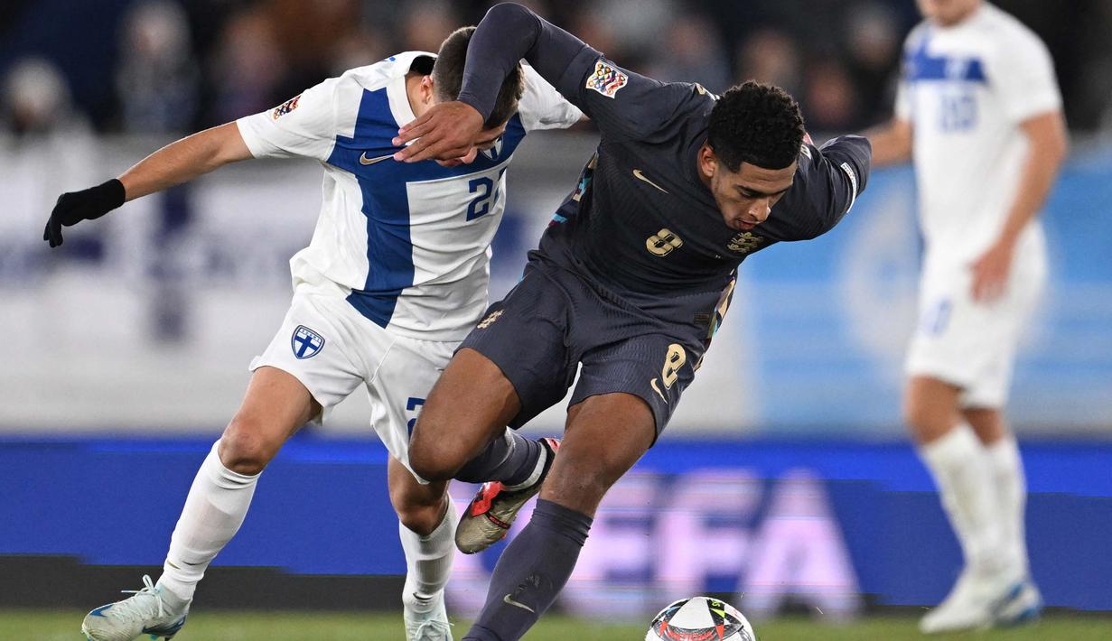 Di babak kedua, Finlandia memberikan perlawanan dan sempat menyulitkan pemain Inggris mengembangkan pola permainan. (Jonathan NACKSTRAND/AFP)