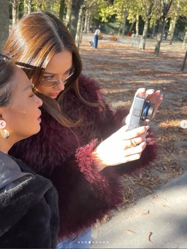 6 Potret Alyssa Daguise dan Risa Dewi Sang Ibunda, Bahagia Jalani Umrah Bareng