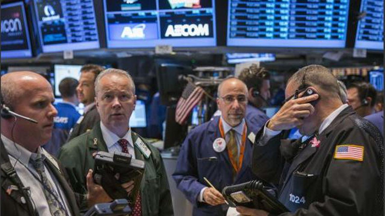Saham Nike Topang Penguatan Wall Street