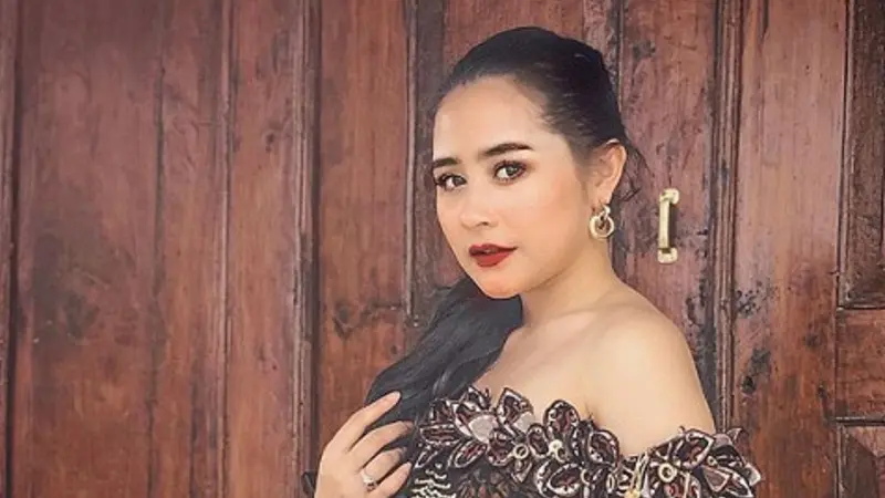 Prilly Latuconsina