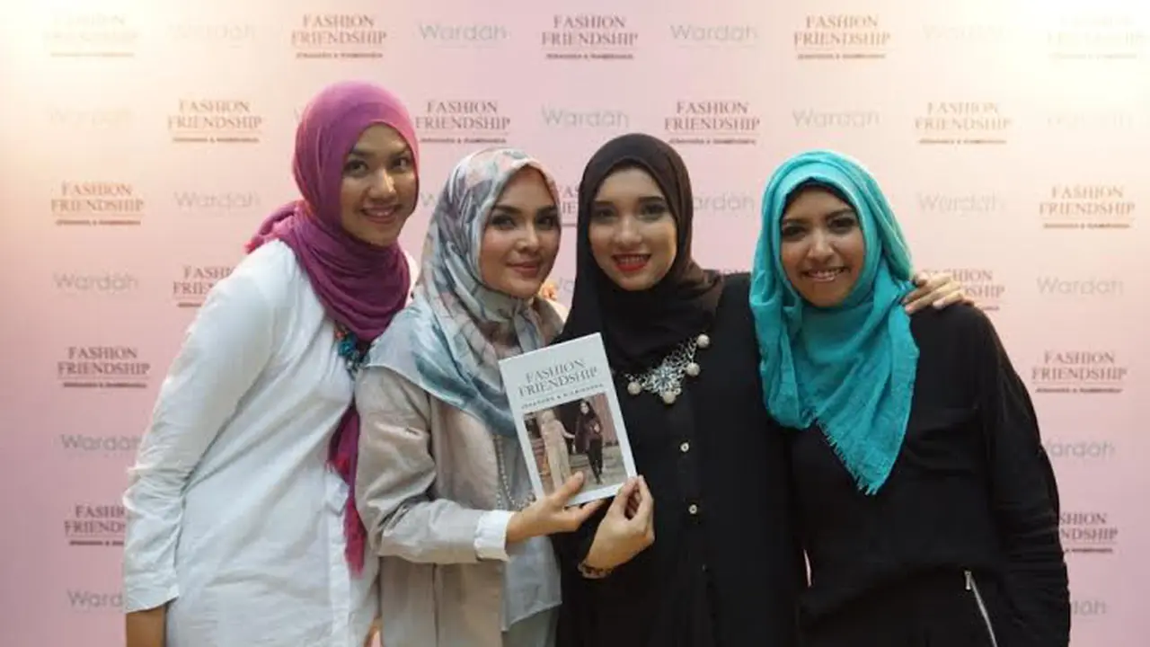 Wardah Luncurkan Buku 'Fashion Friendship'