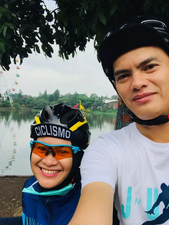 6 Potret Ikke Nurjanah dan Karlie Fu Usai Menikah, Romantis Gowes Bareng
