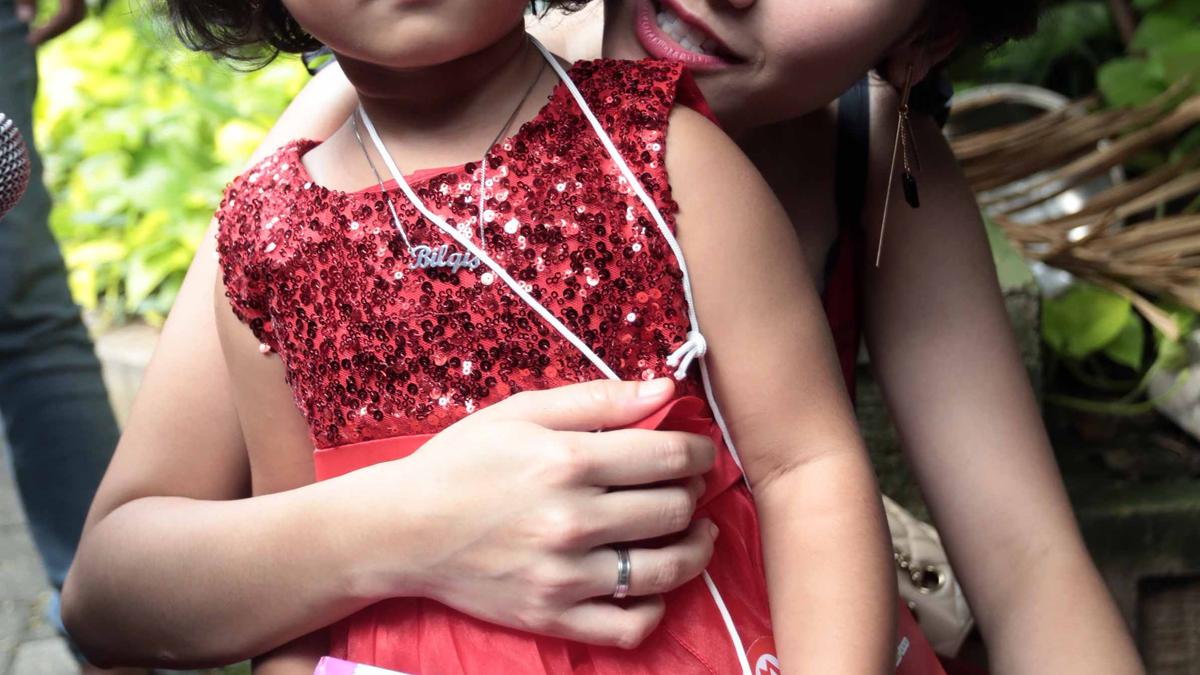 Ayu Ting Ting dan Bilqis Tampil Kompak di Ultah Anak Nia Ramadhani
