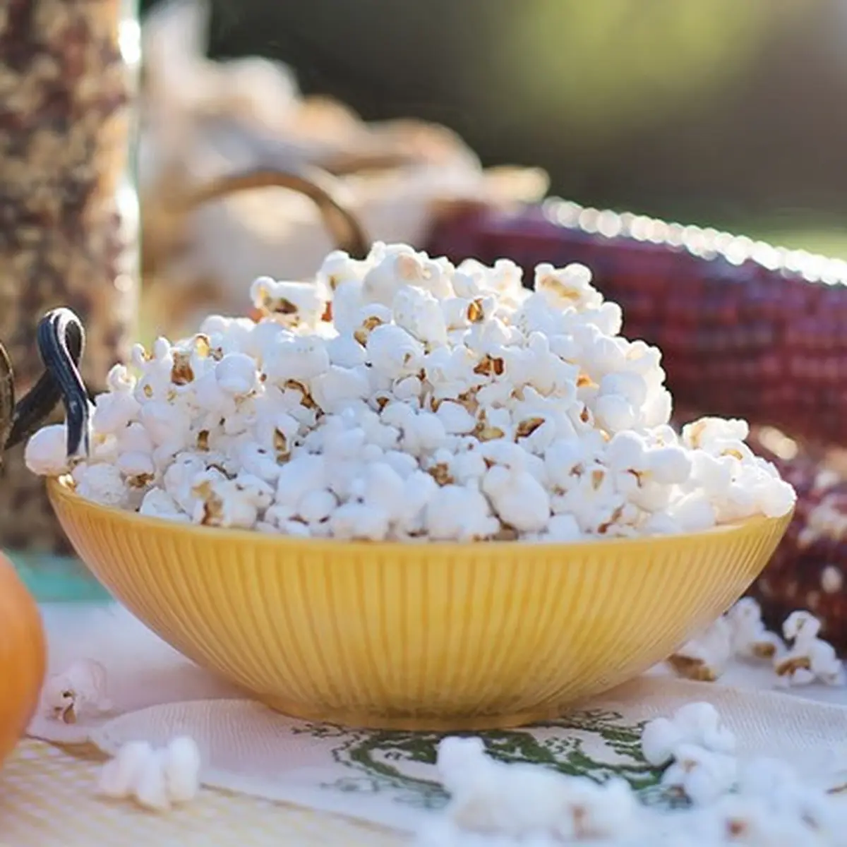 Asal Mula Terciptanya Popcorn, Camilan Renyah Yang Identik Dengan Bioskop -  Lifestyle Fimela.com