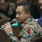 Asisten Pribadi Menpora Imam Nahrawi, Miftahul Ulum saat menjadi saksi pada sidang lanjutan kasus suap dana hibah dari Kemenpora kepada KONI dengan terdakwa Ending Fuad Hamidy di Pengadilan Tipikor Jakarta, Kamis (25/4). Sidang mendengar keterangan saksi-saksi. (Liputan6.com/Helmi Fithriansyah)