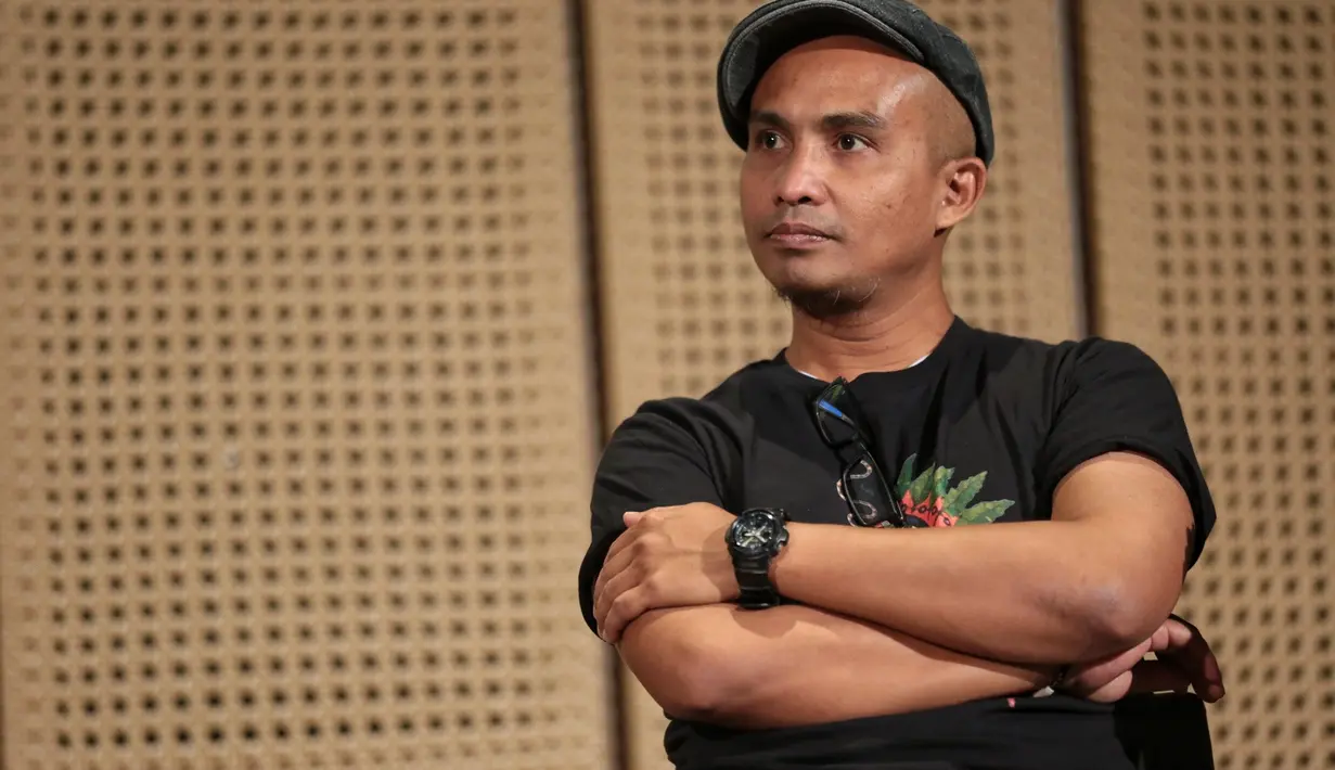 "Kami sih ingin ke depannya nyanyi lagu perdamaian, lagu-lagu rayuan pulau kelapa. Berarti kan kondisi sudah nyaman dan stabil. Sudah nggak ada yang perlu lagi dikritik," ucap Ivanka, di Grand Indonesia, Jakpus, Rabu (18/1). (Adrian Putra/Bintang.com)