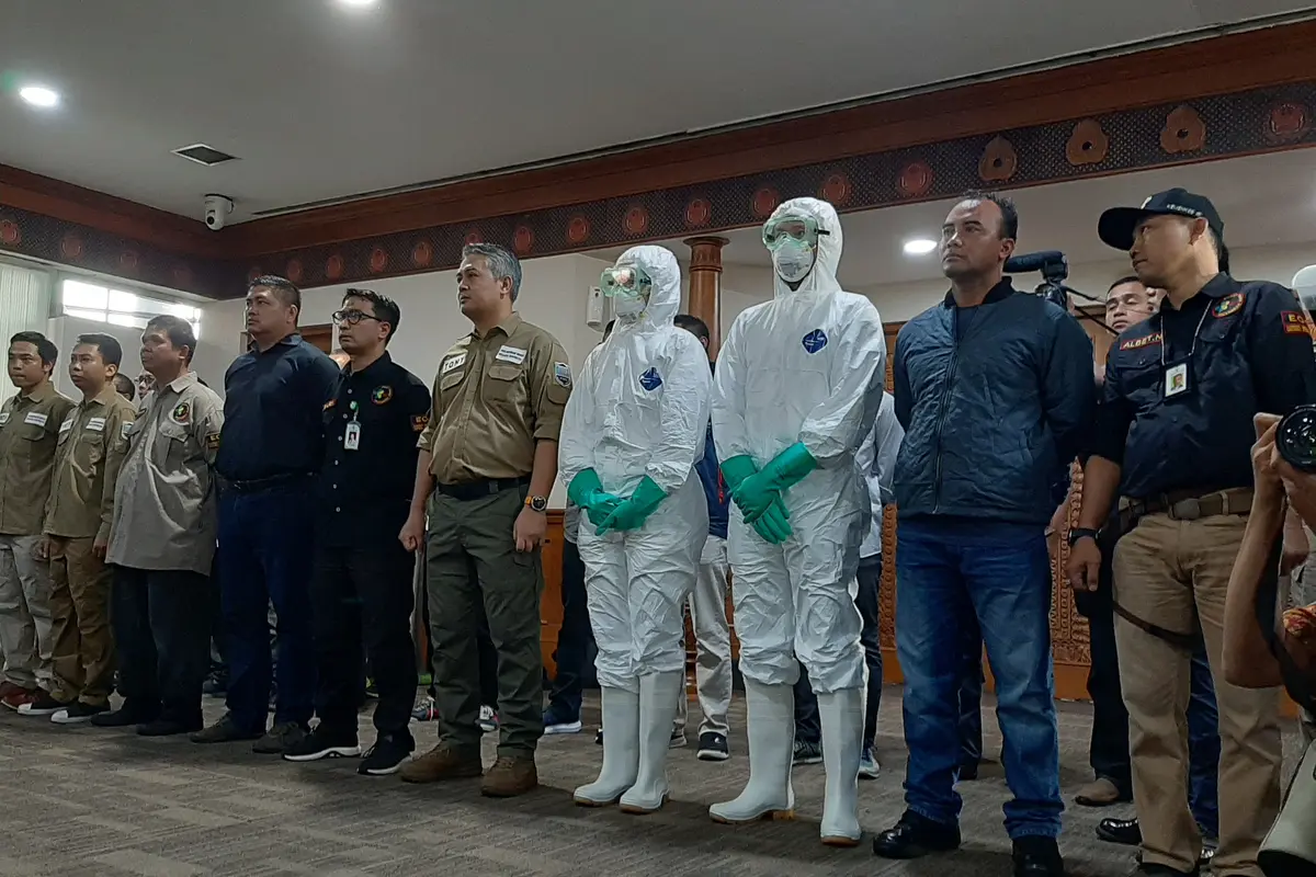 Menlu Retno Marsudi, Menkes Terawan, dan Panglima TNI Hadi Tjahjanto melepas 42 relawan penjemput WNI di Wuhan, Sabtu (1/2/2020).