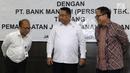 Mendes PDTT Eko Putro Sandjojo (tengah) bersama Dirut Bank Mandiri Kartika Wirjoatmodjo (kanan) dan Sekjen Kemendes PDTT Anwar Sanusi (kiri) saat penandatanganan kerja sama di Kantor Kemendes PDTT, Jakarta, Senin (30/9/2019). (Liputan6.com/Angga Yuniar)