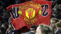 Fans Manchester United membentangkan banner saat timnya melawan Manchester City pada laga International Champions Club di NRG Stadium, Houston, (20/7/2017).MU menang 2-0. (AP/David J. Phillip)