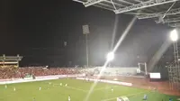 Lampu Stadion Selayang sempat mati sekitar dua menit sebelum laga Vietnam vs Indonesia. (Liputan6.com/Cakrayuri Nuralam)