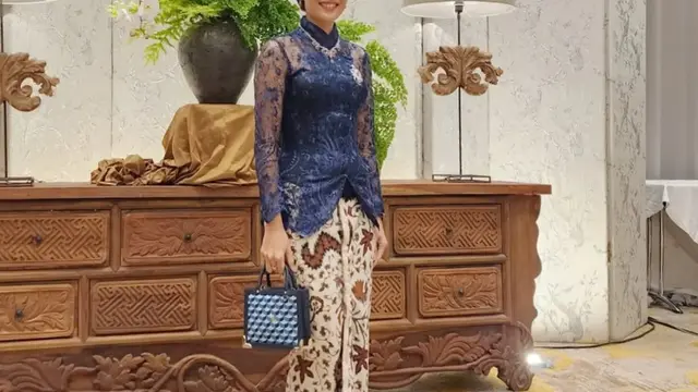 Potret Cantik Dian Sastro Kenakan Kebaya (credit: instagram/therealdisastr)