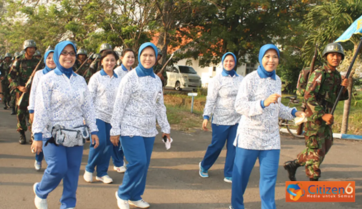 Citizen6, Sidoarjo: Usai penanaman dan penaburan bibit pohon dan ikan, pengurus PG Jalasenastri dan 11 pengurus cabang jalasenastri Kobangdikal berkesempatan menerima pencerahan materi kesehatan. (Pengirim: Penkobangdikal)