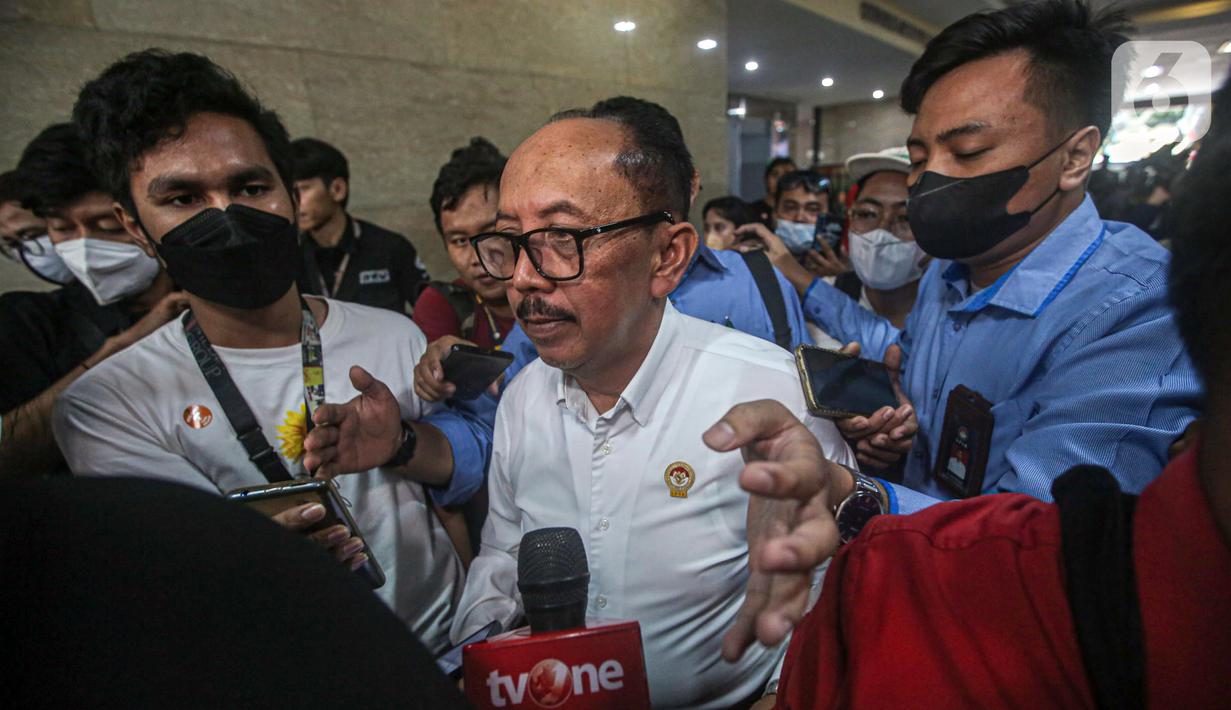 Wakil Ketua LPSK Achmadi usai menemui Bharada E di Gedung Bareskrim Mabes Polri, Jakarta, Selasa (9/8/2022). Dia mengatakan syarat justice collaborator bisa terpenuhi jika benar bukan pelaku utama. (Liputan6.com/Faizal Fanani)