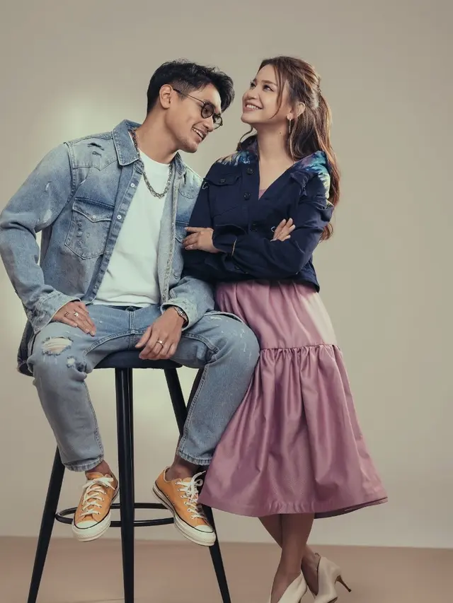 Gandeng Rossa dan Pakai Baju Couple, Ini 6 Momen Ultah Afgan ke-32 yang Meriah