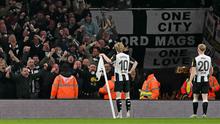 Di babak kedua, The Magpies menambah keunggulan lewat aksi Anthony Gordon pada menit ke-51. (Glyn KIRK/AFP)