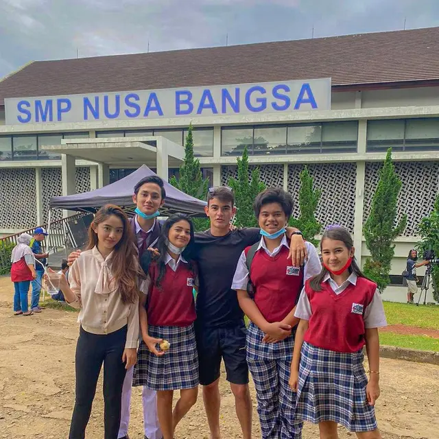 6 Potret Clay Gribble, Aktor Blasteran Australia yang Main 'Dari Jendela SMP'