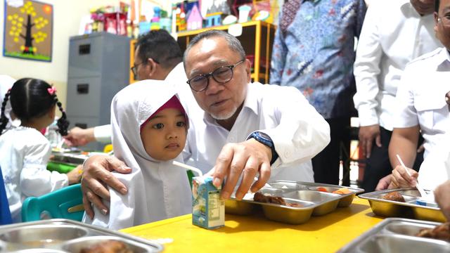 Stunting Bisa Dicegah! Menko Zulhas Pastikan Program Makan Bergizi Gratis Perhatikan Standar Gizi