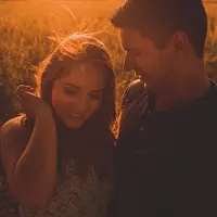 Mendengar seseorang menyatakan 'i love you' itu menyenangkan. (Foto: unsplash.com)