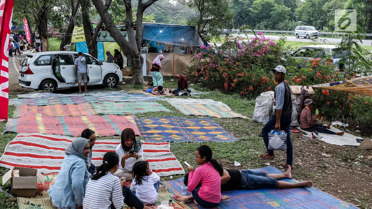 Menfaatkan Rest Area, Pemudik Istirahat Sejenak
