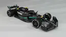 2021-Sekarang: Setelah musim 2020 banyak seri yang dibatalkan karena pandemi COVID-19, balap Formula 1 kembali hadir dengan mobil yang lebih terlihat futuristis. Mesin hybrid, pelek model turbodisc, serta desain mobil dan perangkat aerodinamika memberikan tampilan modern. Musim 2023 sedang dipimpin oleh Max Verstappen, disusul oleh Sergio Perez, dan ketiga ada Fernando Alonso. Pembalap seperti Charles Leclerc, Lando Norris, dan George Russel menjadi pembalap yang sangat kompetitif. (Foto: Mercedes-AMG W14/Source: goodwood.com)