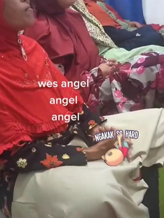 Dikira Pengajian, Viral Video Ibu-ibu Kumpul Ini Ternyata Nonton Sinetron Bareng