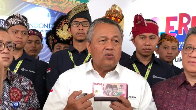 Gubernur Bank Indonesia Perry Warjiyo di acara Festival Rupiah Berdaulat Indonesia (FERBI) di Istora GBK Senayan, Jakarta, Jumat (18/8/2023). Perry mengatakan bahwa fitur baru QRIS b isa untuk transaksi tarik tunai, transfer, dan setor tunai.