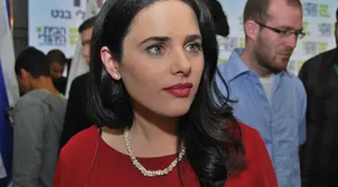 Cantik, namun berhati keji. Itulah definisi yang pas untuk menggambarkan Ayelet Shaked (israelandhuff.com)