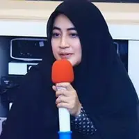 Ada yang berbeda dalam penampilan Umi Pipik di film Surga Pun Ikut Menangis. Ia tampil berbeda seperti kesehariannya dalam film yang tayang mulai 26 Oktober tahun ini. (Instagram/umi.pipik)