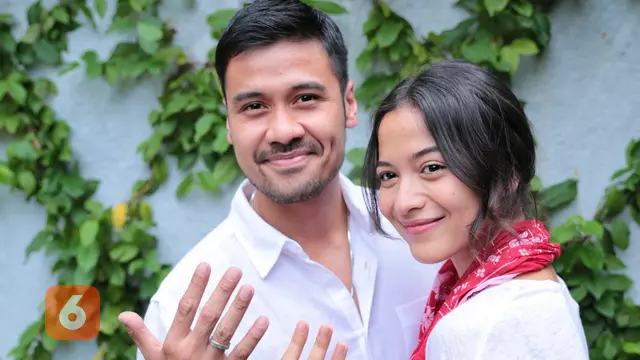 [Bintang] Chicco Jerikho dan Putri Marino