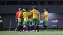 <p>Selebrasi para pemain Timnas Australia U-16 merayakan gol kedua ke gawang Timnas Indonesia U-16 yang dicetak Quinn Macnicol pada laga semifinal Piala AFF U-16 2024 di Stadion Manahan, Solo, Senin (1/7/2024). (Bola.com/Abdul Aziz)</p>