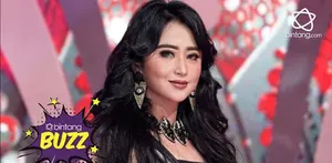 Tampil terbuka, goyangan Dewi Perssik Dikritik warganet terlalu seksi.