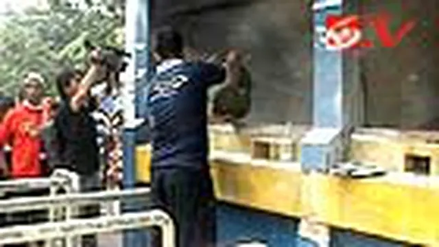 Loket Tiket Gelora Bung Karno Dibakar