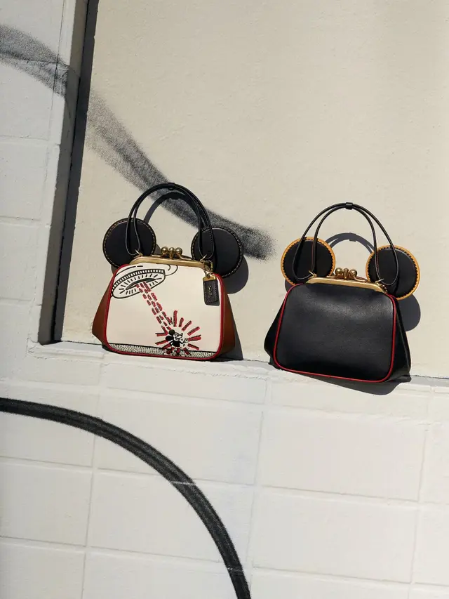 Potret Ikonik Mickey Mouse x Keith Haring di Koleksi Terbaru Coach