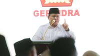 Ketua Umum Partai Gerindra, Prabowo Subianto memberikan arahan saat perayaan HUT ke-15 Partai Gerindra, di Kantor DPP Partai Gerindra, Jakarta, Senin (6/2/2023). HUT ke-15 Partai Gerindra merupakan momen berharga karena dilaksanakan sebelum Pemilu 2024 dan juga untuk melakukan konsolidasi internal untuk semakin memperkuat kekuatan partai. (Liputan6.com/Faizal Fanani)
