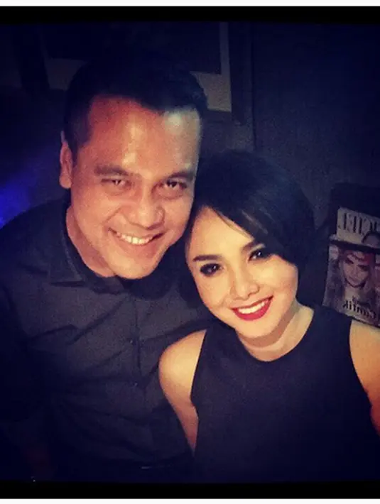 Beberapa foto kemesraan berdua dalam akun Instagram mantan suami Wanda Hamidah itu makin memperkuat rumor yang beredar dimasyarakat tentang keduanya telah menikah. (Bintang.com/Instagram)