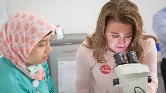 Melinda Gates tengah mengunjung Indonesia. Berdasarkan sejumlah posting-an di akun resmi Facebook miliknya, Melinda sedang berada di Yogyakarta