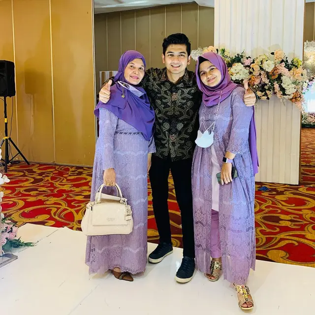 7 Potret Teuku Ryan, Calon Suami Ria Ricis yang Curi Perhatian