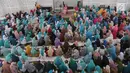 Suasana tausiah pendakwah Dedeh Rosidah  atau lebih dikenal Mamah Dede mengenai Musibah di Indonesia di Masjid al i'tisom, Ciputat, Senin (15/10). Tausiah ini dihadiri ribuan jamaah dari berbagai daerah. (Merdeka.com/Arie Basuki)