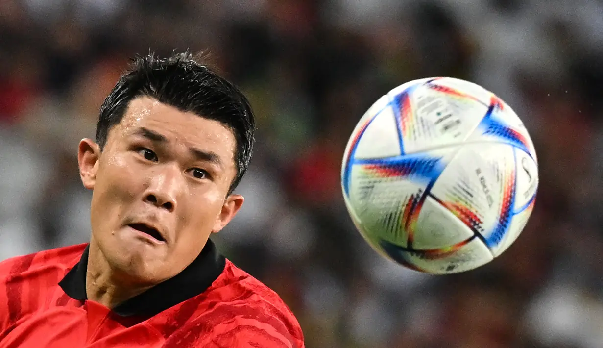 Bek asal Korea Selatan itu dikontrak berdurasi lima tahun. (AFP/Jung Yeon-je)
