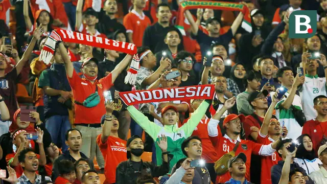 Foto: Berbanding Terbalik dengan GBLA, Stadion Pakansari Justru Menggema dan Padat Suporter Timnas Indonesia