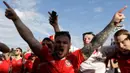 Pesta suporter Wales membuat suasana Fan Zone Kota Paris menjadi gempar dengan kemeriahan yel-yel serta teriakan para fans. (Bola.com/Vitalis Yogi Trisna)
