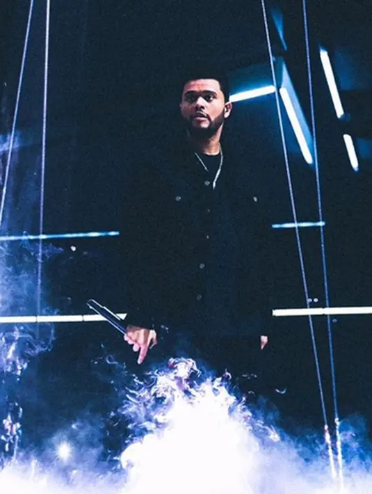 Hubungan Selena Gomez dan The Weeknd kabarnya sudah mendapat persetujuan orang tua. Terlebih ibunda Selena, yang terlihat dalam komentar yang ditulisnya dalam foto unggahan The Weeknd usai hadir di Met Gala 2017. (Instagram/theweeknd)