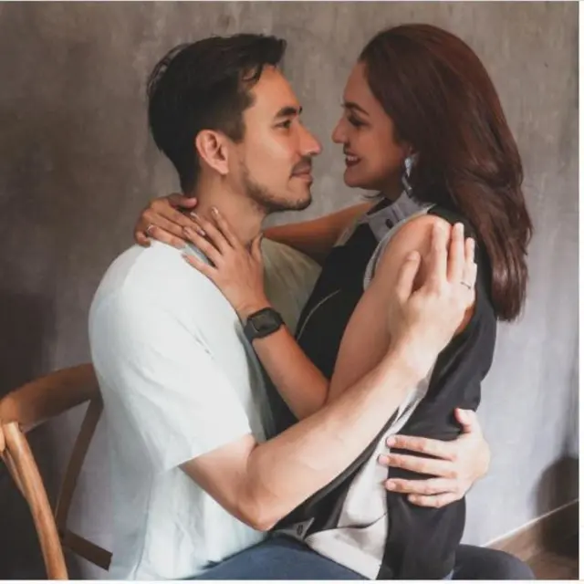 Cara Unik Donna Agnesia  dan Darius Sinathrya Rayakan Valentine di Rumah