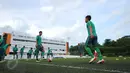 Jelang laga lanjutan penyisihan grup A Sea Games 2015, timnas Indonesia U-23 melakukan latihan di Lapangan Temasek Polytechnic, Singapura, Kamis (4/6/2015). Timnas Indonesia akan melawan Kamboja pada 6 Juni mendatang. (Liputan6.com/Helmi Fithriansyah)