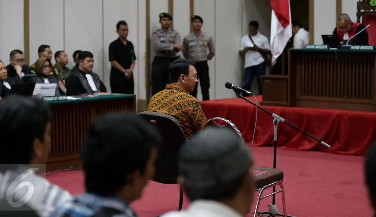 Suasana sidang sidang kasus dugaan penistaan agama Basuki Tjahaja Purnama atau Ahok  di Gedung Kementerian Pertanian, Jakarta, Selasa (25/4). Sidang beragendakan pembacaan pledoi. (Liputan6.com/Kristianto Purnomo/Pool)