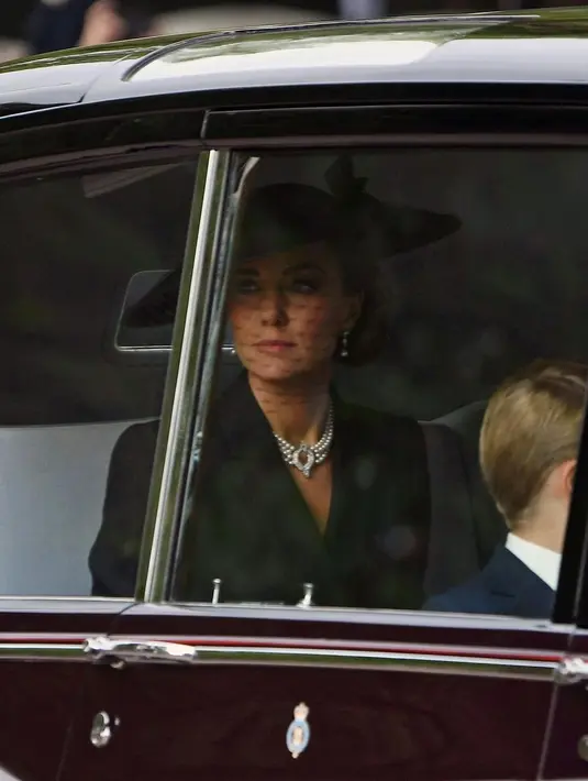 <p>Hari ini, Senin (19/9/2022), Ratu Elizabeth akan dimakamkan. Foto: Instagram Vanity Fair.</p>