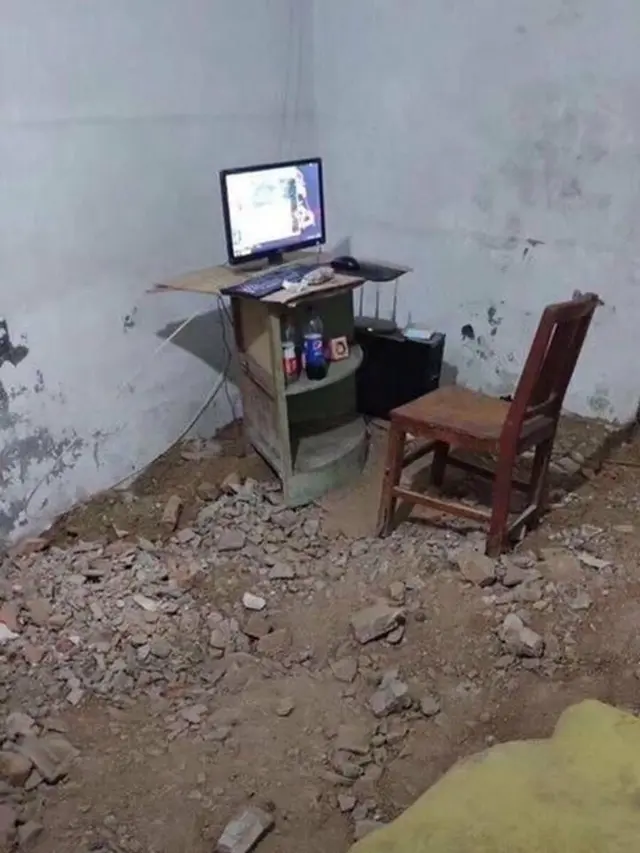 7 Potret Penempatan Komputer Buat Main Game Ini Nyeleneh, Ada di Rumah Kosong