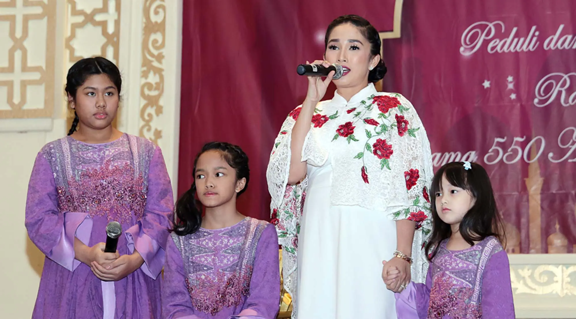 Ussy Sulistiawaty (Deki Prayoga/bintang.com)