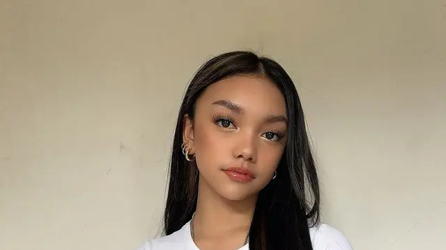 Profil Naura Ayu, Anak Baldy Mulya Putra dan Penyanyi Senior Riafinola Ifani Sari yang Multitalenta. (instagram/naura.ayu)